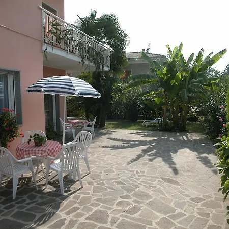 Apartment Rosa *